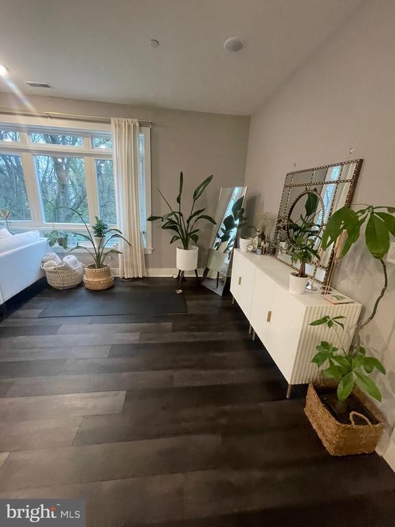 Building Photo - 4001 Ridge Ave