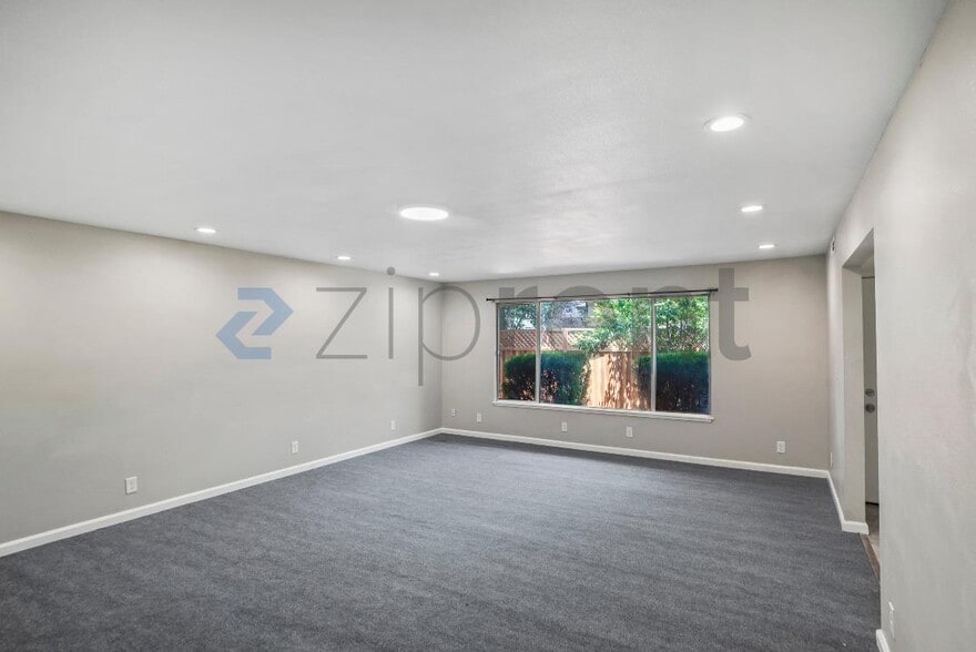 Building Photo - Unit 1