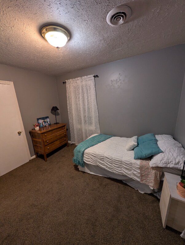 Building Photo - 860 Navaho Ave