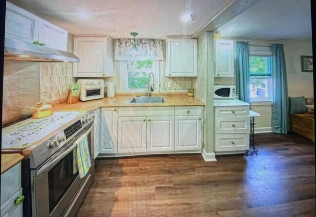 Building Photo - 336 SW 5th Ave