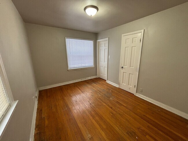 Building Photo - 4825 N 40th St