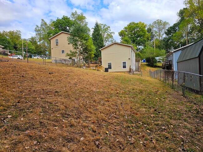 Building Photo - 110 Wakeman Ln