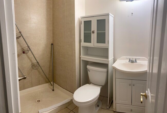 Building Photo - 6 13th St