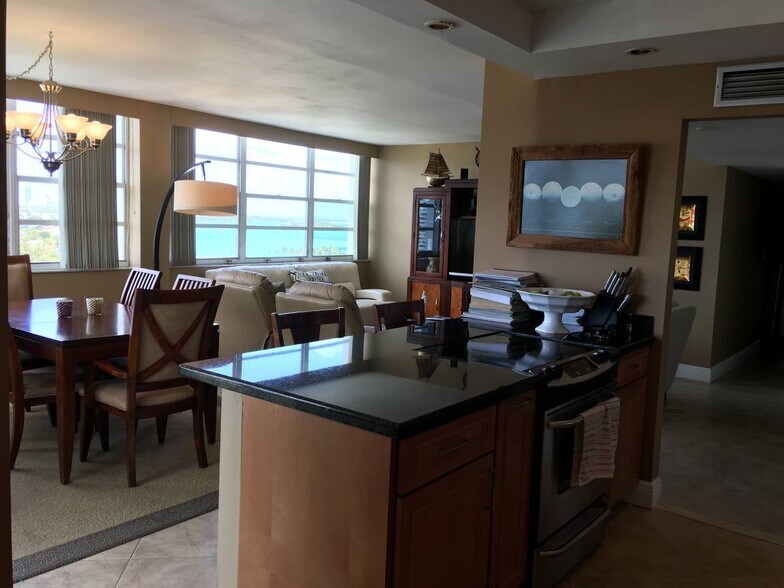 Building Photo - 11930 N Bayshore Dr