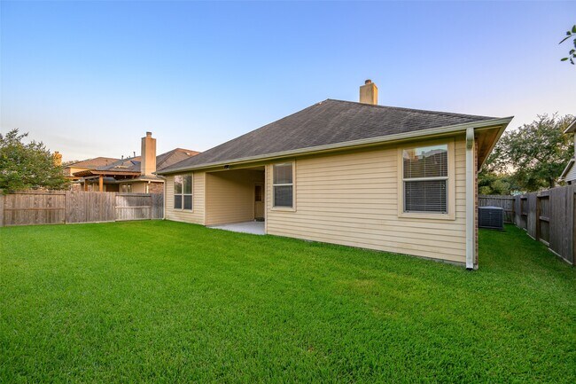 Building Photo - 12805 Shady Springs Dr