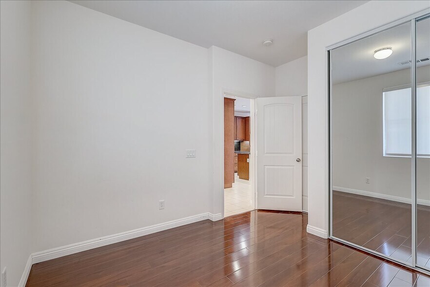 Building Photo - 3115 N Sunrise Ct