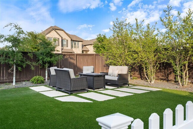 Building Photo - 2500 Yuma Trl