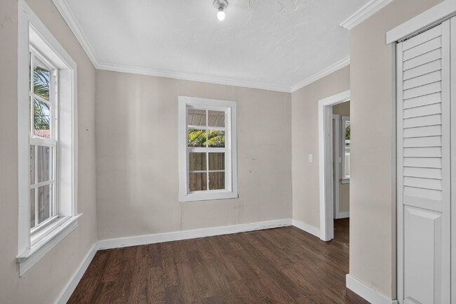 Building Photo - Lake Worth Beach Rental — Prime Location, Modern Comfort & Easy Coastal Living