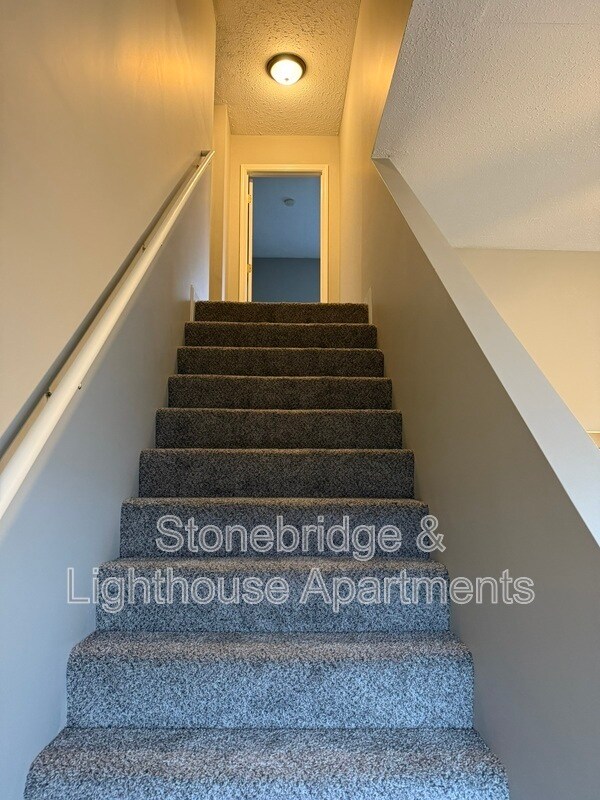 Building Photo - 2804 Coyote Ct