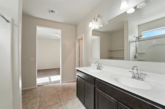 Building Photo - Rare Find! Spacious 3-Bed, 2-Bath + 3-Car ...