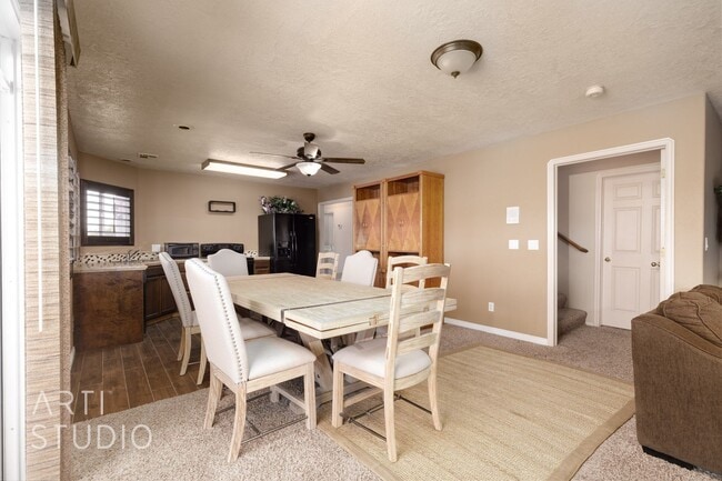 Building Photo - Spacious 3-Bedroom Walk-Out Basement Apart...