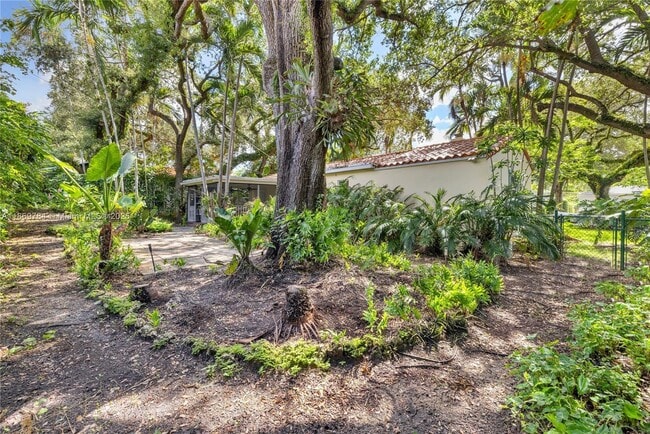 Building Photo - 1100 El Rado St