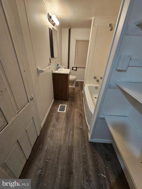 Building Photo - 959 S Main St