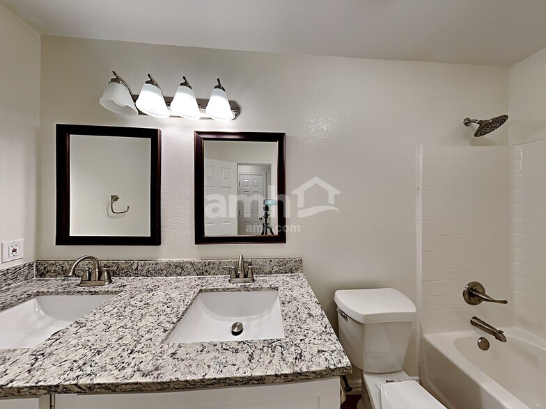 Building Photo - 87 Elmwood Trail