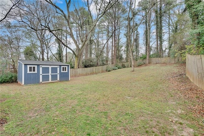 Building Photo - 2015 E Camellia Dr