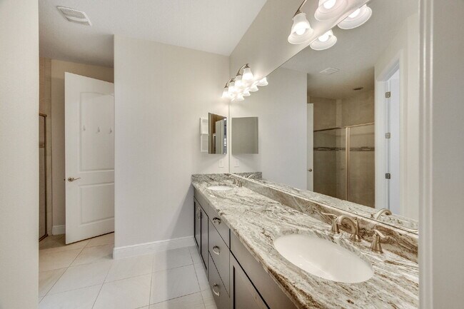 Building Photo - 3 bedroom Loren Cove Unit with Access to A...
