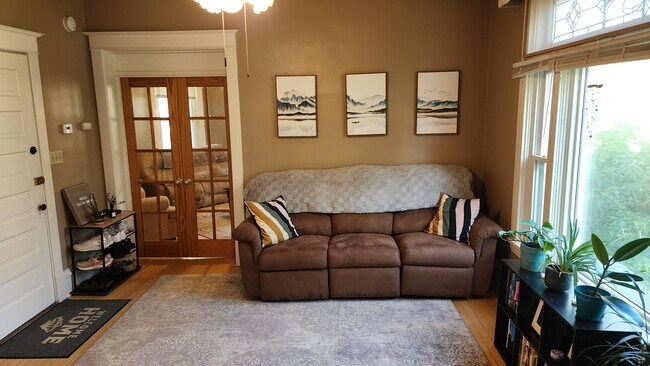 Building Photo - 1410 Breda Ave