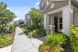 Building Photo - 3 Bed 2.5 Ba 2 Car Garage with solar!