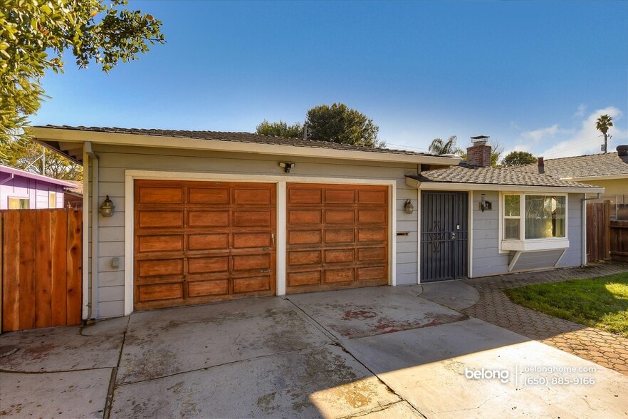 Building Photo - 32 Iris Ln