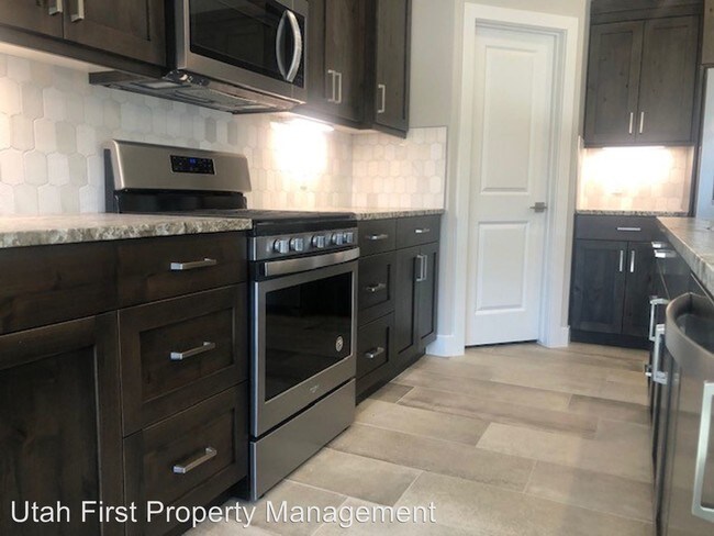 Building Photo - 4 br, 3 bath House - 358 S Buckthorn Lane