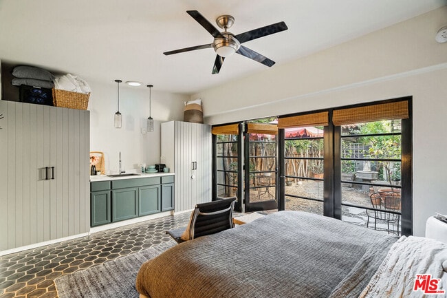 Building Photo - 1632 N Orange Grove Ave