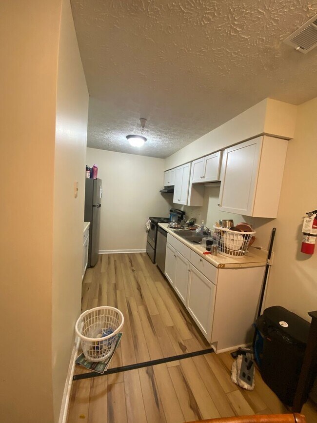 Building Photo - 3-Bedroom Apartment Near IU Bloomington Campus