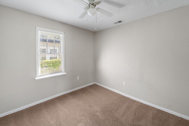 Building Photo - Bright & Stylish 3-Bedroom Home Near Downtown Savannah