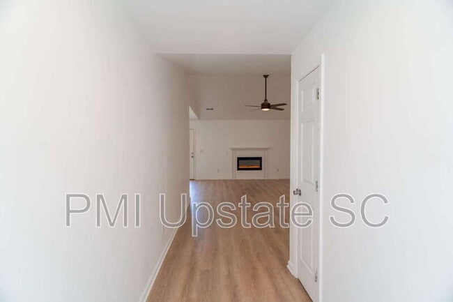 Building Photo - 432 Longspur Ct