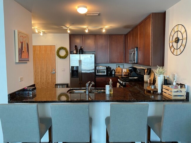 Building Photo - 845 N Kingsbury St