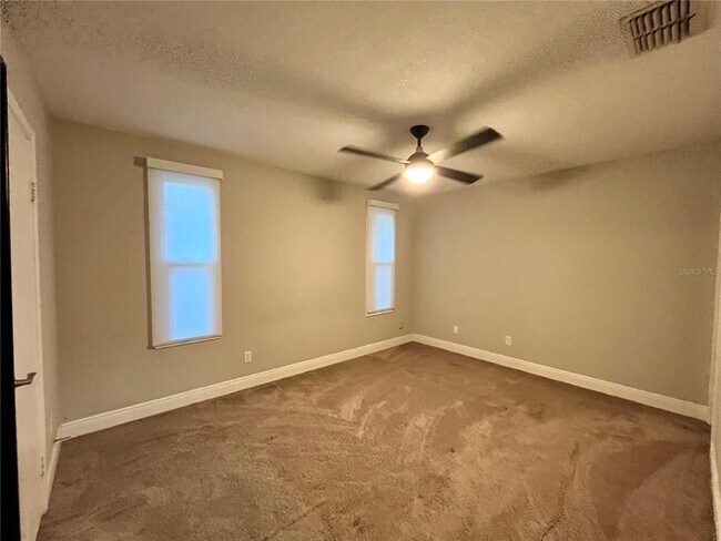 Building Photo - 727 N Himes Ave