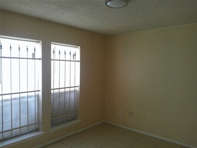 Building Photo - 5771 Easthampton Dr