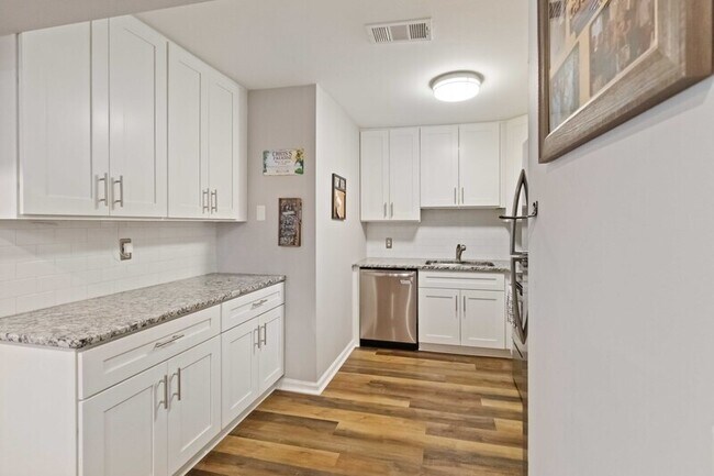 Building Photo - 61 Mt Kemble Ave