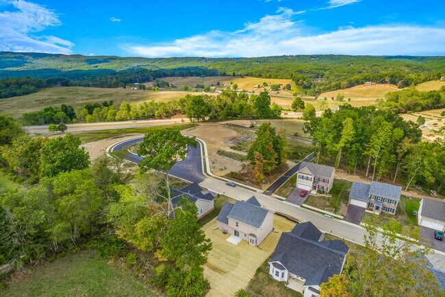 Building Photo - Spacious 4 Bedroom 2.5 Bath Home