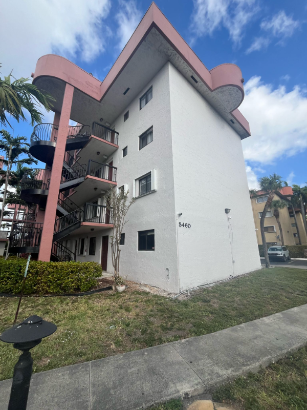 Building Photo - 5460 W 21st Ct