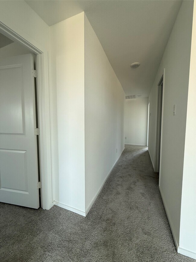 Building Photo - 3061 Fantasy Ter Dr