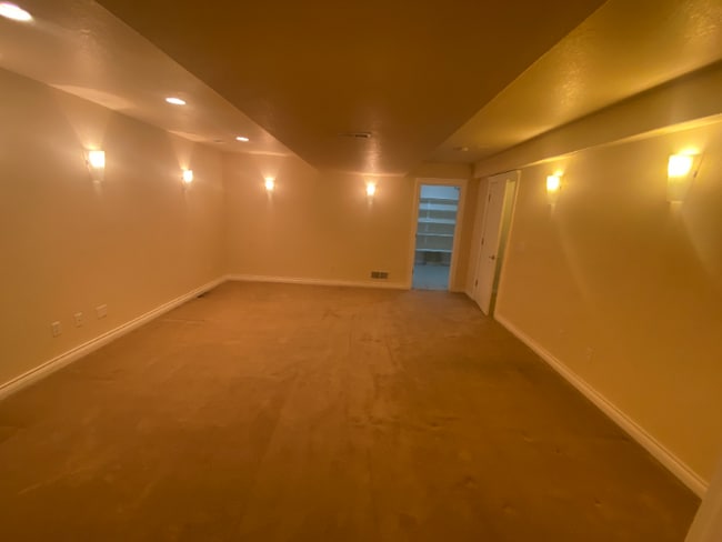 Building Photo - Available September! Beautiful and Spacious Home in Central Park!
