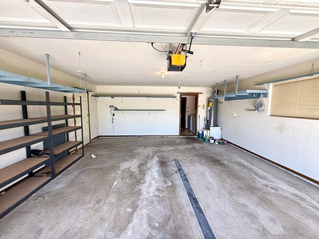 Building Photo - Spacious 3BR Cul-de-Sac Home with Bonus Room, New Carpet & Split Floor Plan!