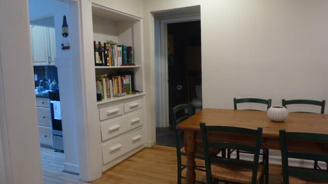 Building Photo - 2047 Ivar Ave