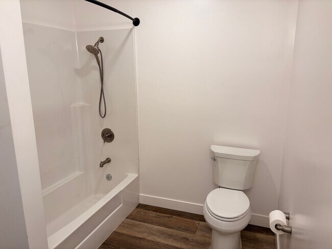 Building Photo - 2 Bed 2 Bath for Rent in Escondido