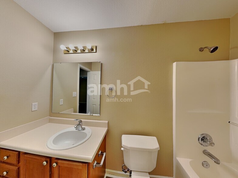 Building Photo - 322 Brookview Dr