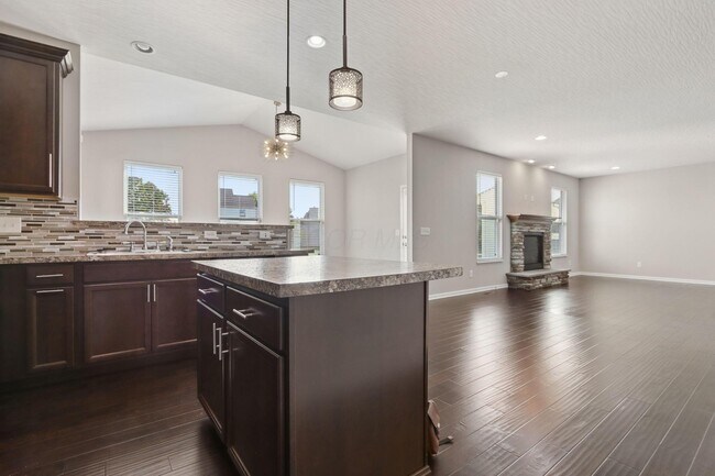Building Photo - 578 Tallman St