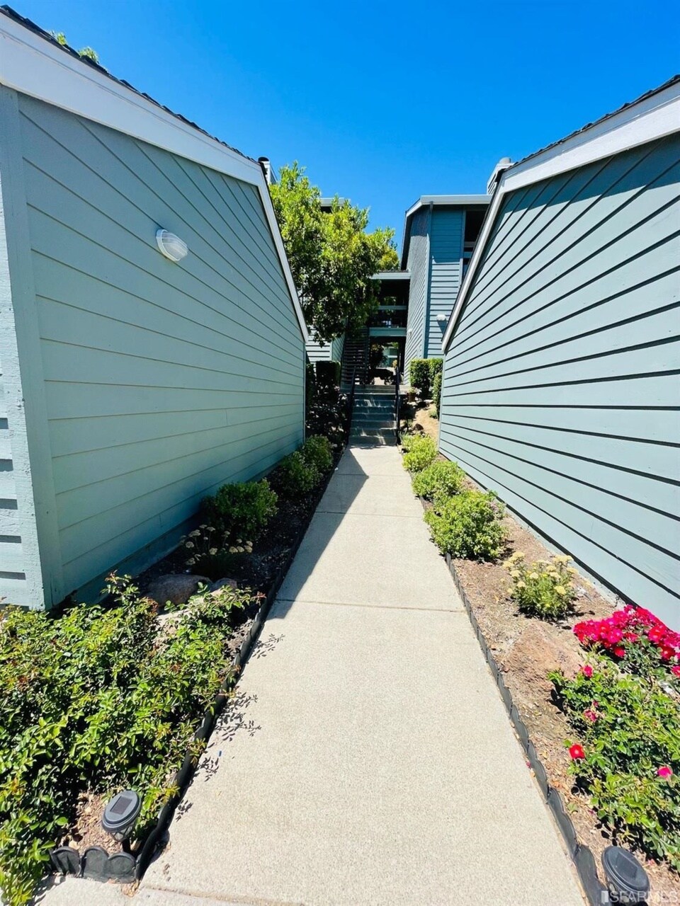 Building Photo - 8185 Mountain View Dr