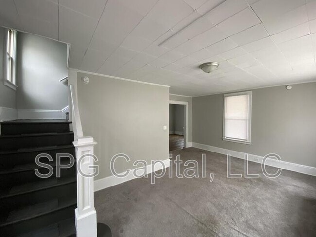 Building Photo - 12 E Burd St