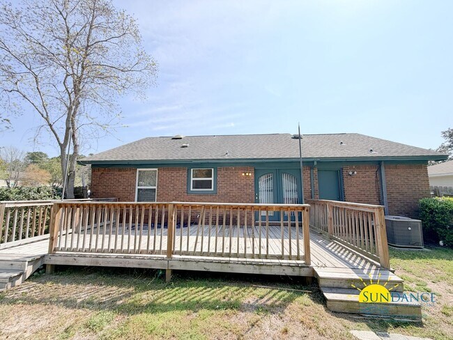 Building Photo - Newly Renovated 3 Bedroom with Oversized detached workshop/garage!