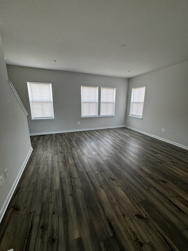 Building Photo - 122 Milburn Dr