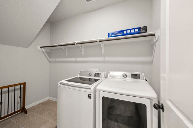 Building Photo - 104 Winged Elm Ct