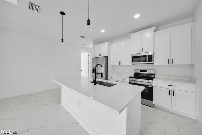 Building Photo - 4986 Fairway Ct