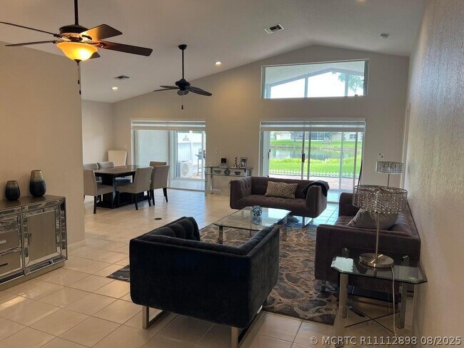 Building Photo - 10596 Sunset Isles Ct