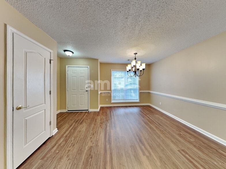 Building Photo - 112 Vintage Trl