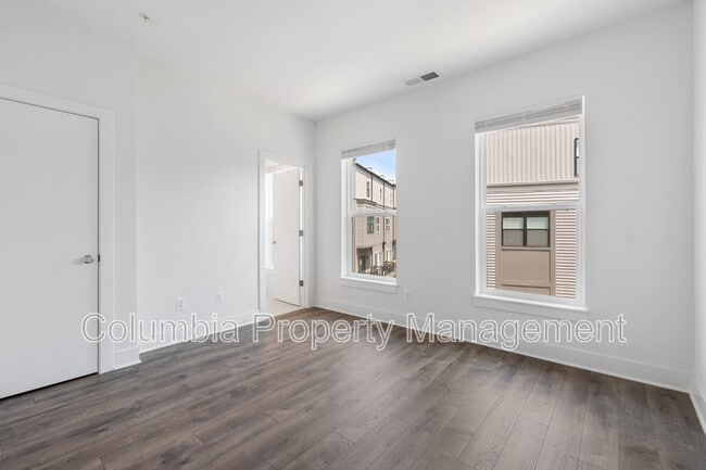 Building Photo - 14 Mural Walk NE